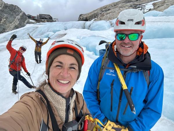 Bild 1 von 4: Ausflug ins Eis: Yvonne hat eine Gletschertour gebucht.