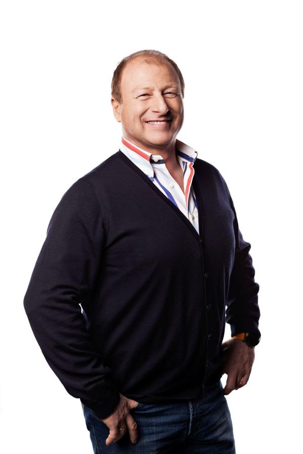 Bild 1 von 11: Österreichs Witzekönig Harry Prünster weiß, wie der perfekte Witz geht, aber wird er damit auch seine Konkurrenz ausstechen können?