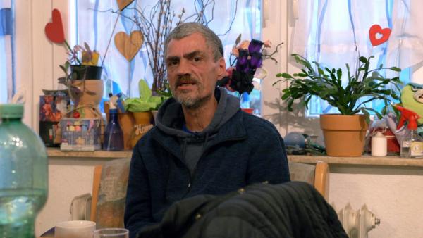 Bild 1 von 1: Bei Dieter (Foto) gibt es Jobneuigkeiten: Er hatte einen Probetag in dem Supermarkt, in dem auch Nachbarin Katrin seit ein paar Monaten arbeitet.