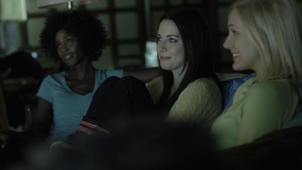 Bild 1 von 5: (v.l.n.r.) Sara (Tenika Davis); Kenia (Jenny Pudavick); Claire (Samantha Kendrick)