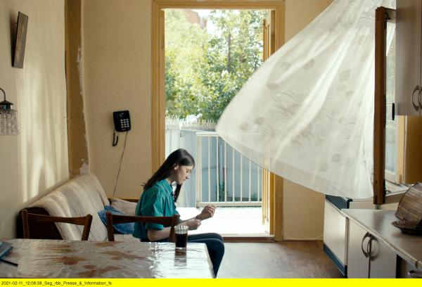 Bild 1 von 5: Lisa (Ani Karseladze) fragt sich, wie Giorgi sie je wieder erkennen soll.