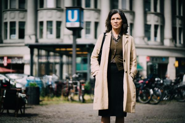 Bild 1 von 4: Freya Becker (Iris Berben) lebt zurückgezogen und allein in Berlin. Sie ist Protokollantin im LKA 1, zuständig für Vergehen am Menschen.