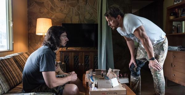 Bild 1 von 9: Clyde Logan (Adam Driver, r.); Jimmy Logan (Channing Tatum, r.)