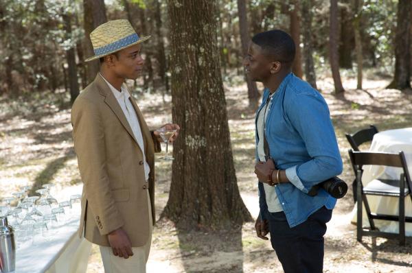Bild 1 von 4: 2477_D007_00258  (L to R) Logan (LAKEITH STANFIELD) meets Chris (DANIEL KALUUYA) in Universal Pictures? Get Out, a speculative thriller from Blumhouse (producers of The Visit, Insidious series and The Gift) and the mind of Jordan Peele.  When a young African-American man visits his white girlfriend?s family estate, he becomes ensnared in a more sinister real reason for the invitation.Credit: Justin Lubin