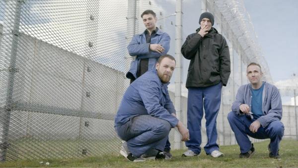 Bild 1 von 2: Straftäter unter sich. Inhaftiert in der JVA Zeithain in Sachsen.