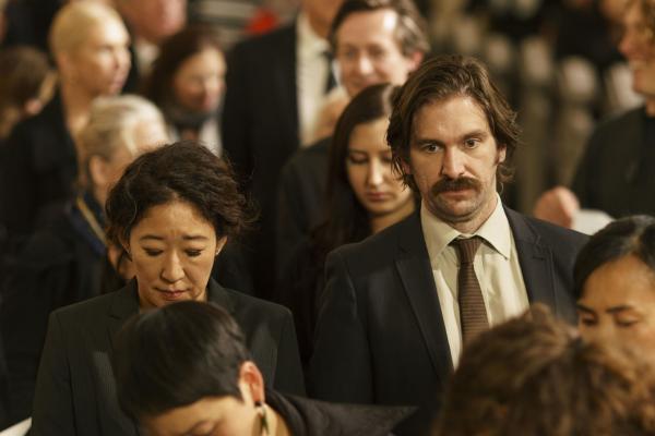 Bild 1 von 8: Eve Polastri (Sandra Oh, l.); Niko Polastri (Owen McDonnell, r.)