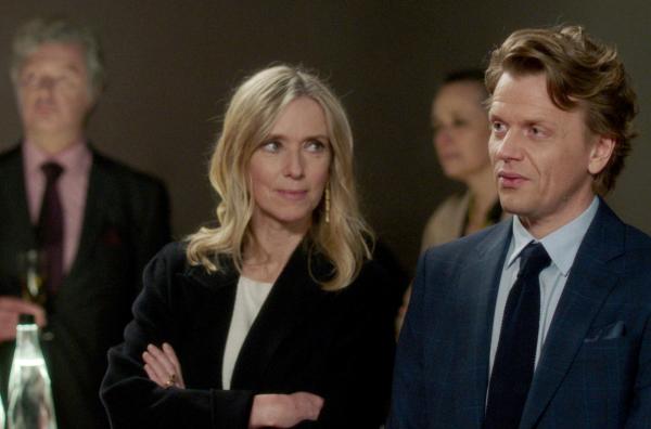 Bild 1 von 4: Gemeinsam mit seiner Ex-Frau und Kollegin Bertina (Léa Drucker) stellt sich André Masson (Alex Lutz) der Herausforderung, ein von den Nazis geraubtes Bild zur Auktion zu bringen.