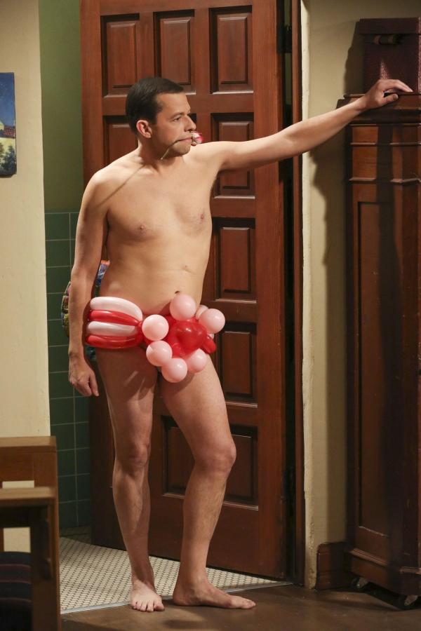 Bild 1 von 19: Alan (Jon Cryer) hat erfahren, dass Lyndsey mit Larry Schluss gemacht hat, ohne ihm davon zu erzählen. Das lässt in ihm einen folgenschweren Entschluss reifen ...