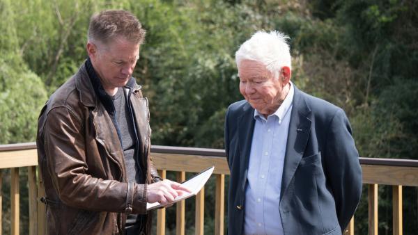Bild 1 von 2: Mike Baker (l.)
