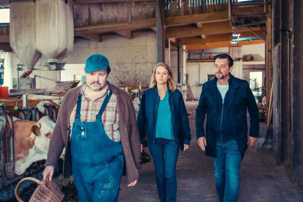 Bild 1 von 20: Im Bild (v.li.): Thomas Mraz (Karl Höfler), Anna Unterberger (Anni Sulmtaler), Hary Prinz (Sascha Bergmann).