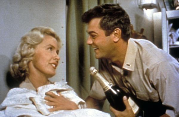 Bild 1 von 4: Barbara (Dina Merrill, l.); Evans (Tony Curtis, r.)