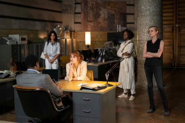 Bild 1 von 4: (from left) Luis (Édgar Ramirez) and Graciela (Penélope Cruz) in The 355, co-written and directed by Simon Kinberg.