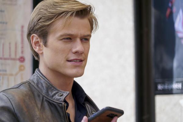 Bild 1 von 11: Der Spur eines Maulwurfs folgend, stoßen MacGyver (Lucas Till) und das Team nicht nur auf einen CIA-Agenten mit Dreck am Stecken, sondern auch auf einen großen Fälscherring....
