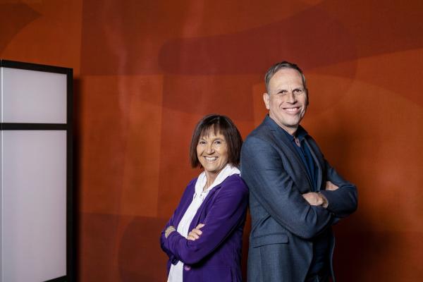 Bild 1 von 10: Moderatorin Christine Krueger und Moderator Achim Bogdahn im Tagesgespräch-Studio.