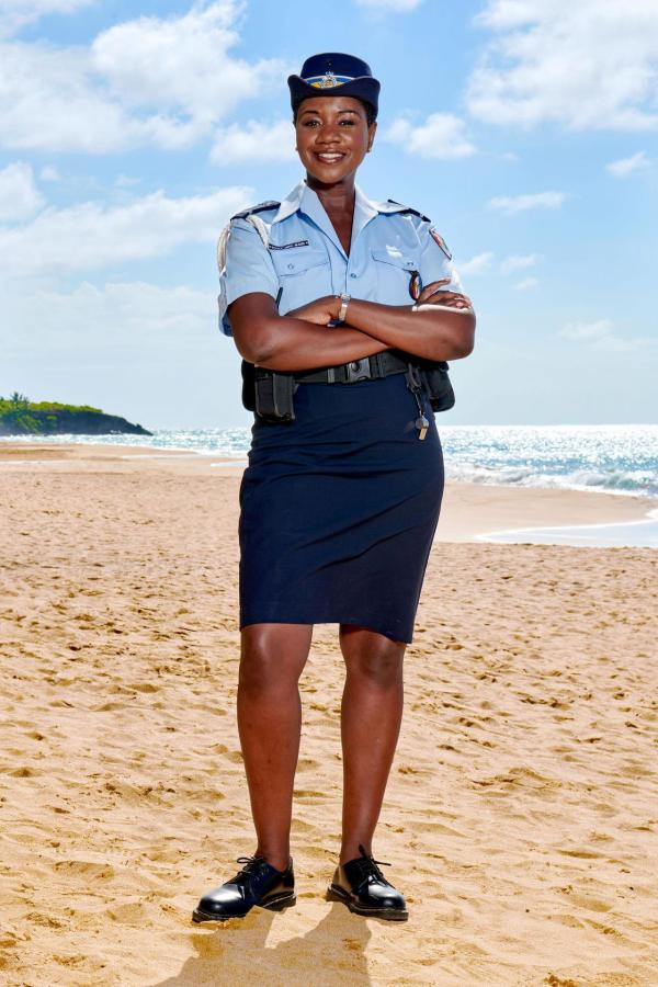 Bild 1 von 14: Im Bild: Ginny Holder (Officer Darlene Curtis).