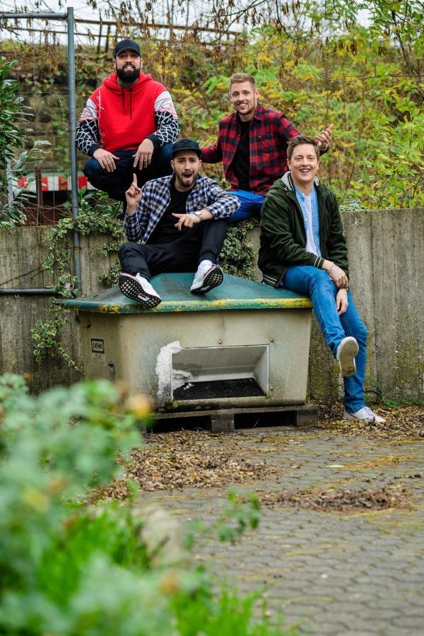 Bild 1 von 10: (v.l.n.r.) Chris; Dominik Porschen; C-Bas; Phil