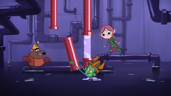 Bild 1 von 3: Marcus (M.) hat sich in einen Frosch transformiert und repariert vom Wasser aus die Rohre, Ephi (r.) und Ratrick (l.) helfen ihm.