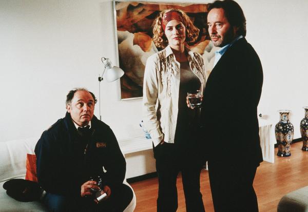 Bild 1 von 12: Commissario Brunetti (Uwe Kockisch, rechts) und sein Assistent Sergente Vianello (Karl Fischer) vernehmen die Archäologin Brett Lynch (Gesine Cukrowski).