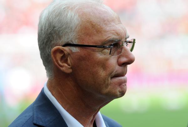 Bild 1 von 2: Franz Beckenbauer - eine deutsche Fußball-Legende: Weltmeister als Spieler und als Trainer. Einer, dem scheinbar alles gelang. Doch die Vorwürfe der letzten Jahre überschatten sein Lebenswerk. Welches Bild wird von ihm bleiben?