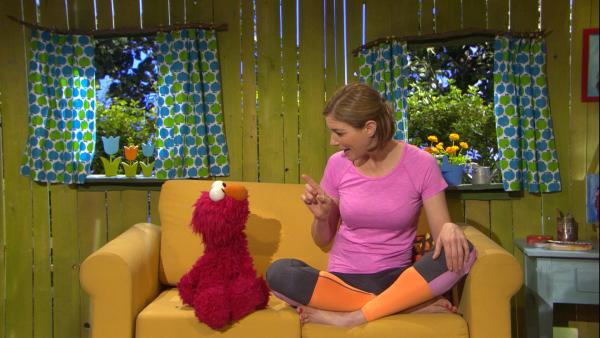 Bild 1 von 3: Elmo und Julia wollen meditieren.