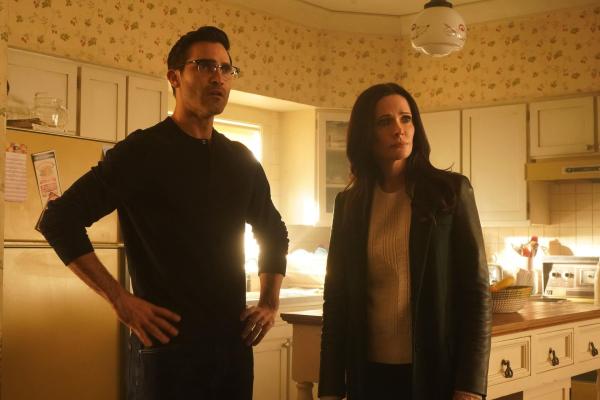 Bild 1 von 5: Clark Kent (Tyler Hoechlin, l.); Lois Lane (Bitsie Tulloch, r.)