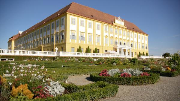 Bild 1 von 4: Schloss Hof.