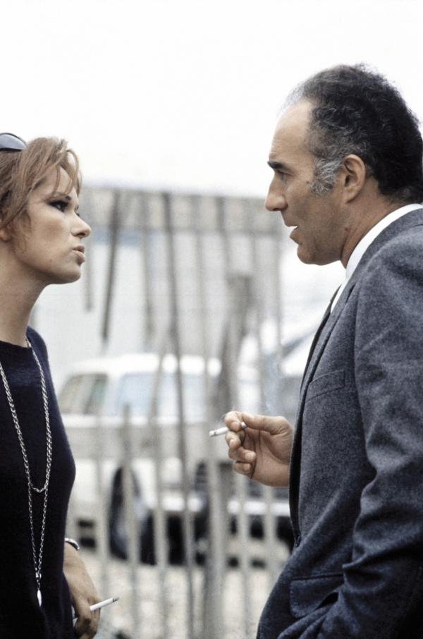 Bild 1 von 11: Ganz kommt Pierre (Michel Piccoli) nicht von seiner Exfrau Catherine los (Léa Massari).