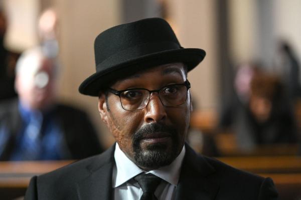 Bild 1 von 16: Alec Mercer (Jesse L. Martin)