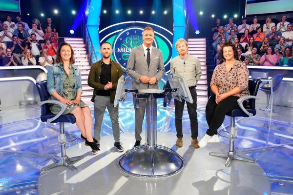Bild 1 von 11: Im Bild: Johanna Weiß (Wien), Dominik Heinrich (St. Pölten in Niederösterreich), Armin Assinger,  Friedrich Schumann (Prinzersdorf in Niederösterreich), Sonja Schley (Bludenz in Vorarlberg).