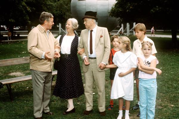 Bild 1 von 3: Im Bild: Alfred Böhm, Bibiana Zeller, Hans Holt, Oliver Harmannstein, Luisa Stroux, Klaus Pichler, Birgit Kolin.