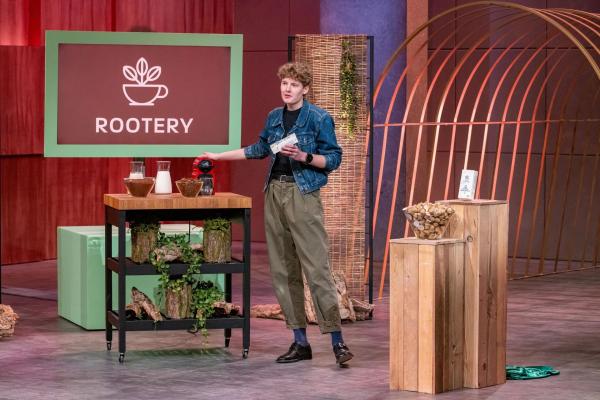 Bild 1 von 59: Angelina Widmann präsentiert mit ?Rootery Coffee? Kaffeekapseln aus Wurzelgranulat. Sie erhofft sich ein Investment von 85.000 Euro für 25 Prozent der Firmenanteile.