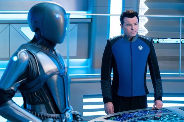 Bild 1 von 10: Isaac (Mark Jackson, l.); Captain Ed Mercer (Seth MacFarlane, r.)
