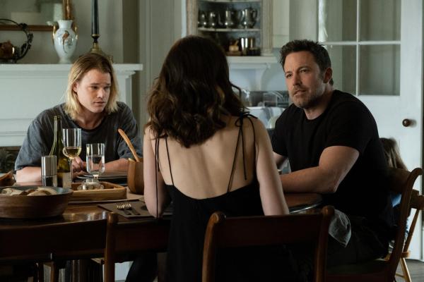 Bild 1 von 15: Im Bild: Brendan Miller (Joel Dash), Ana de Armas (Melinda Van Allen), Ben Affleck (Victor Van Allen).