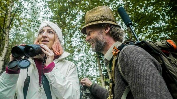 Bild 1 von 11: Im Bild: Maximilian Mayr-Melnhof & Anne Eck beim Aufstieg ins Jagdrevier.