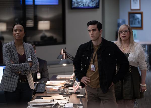 Bild 1 von 10: (v.l.n.r.) Dr. Tara Lewis (Aisha Tyler); Tyler Green (Ryan-James Hatanaka); Penelope Garcia (Kirsten Vangsness)