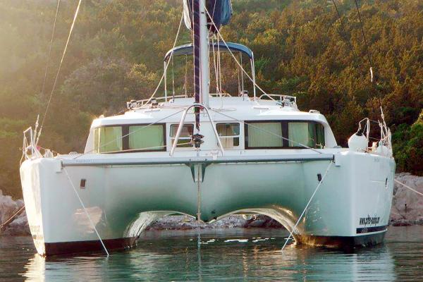 Bild 1 von 1: Im Bild: Katamaran auf Kreuzfahrt um die kroatischen Inseln - nähe Biograd.