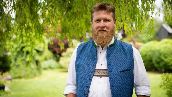 Bild 1 von 16: Bernhard Redel in seinem Garten.