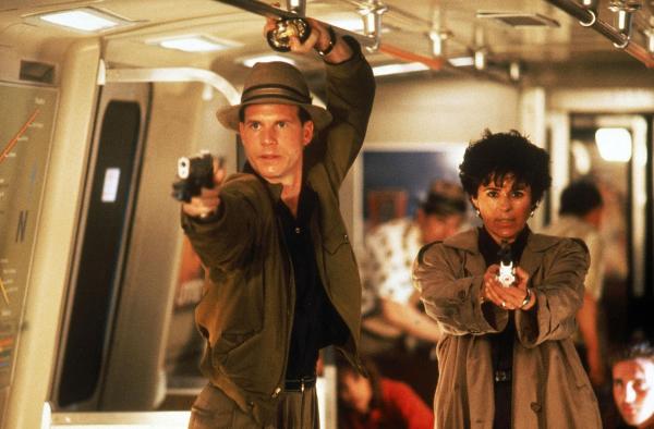 Bild 1 von 7: Auf der Jagd nach einem besonders bösartigen Killer: FBI-Agent Keyes (Gary Busey, l.) und die Polizistin Leona (Maria Conchita Alonso, r.) ...