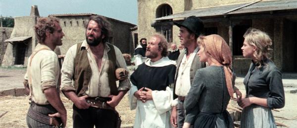 Bild 1 von 9: Der 'Kleine' (Bud Spencer, 2.v.l.) und sein Bruder der 'müde Joe' (Terence Hill, l.) werden von Mönchen und armen Farmern um Hilfe gebeten. Da können selbst die beiden hartgesottenen Gangster nicht nein sagen ...