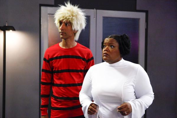 Bild 1 von 22: Um ihren Freund Pierce aus seinem eigenen Panikraum zu befreien, begeben sich Abed (Danny Pudi, l.) und Shirley (Yvette Nicole Brown, r.) auf die Suche nach dem Code für die verschlossene Sicherheitstür und stoßen dabei auf einige interessante Geheimnisse ...
