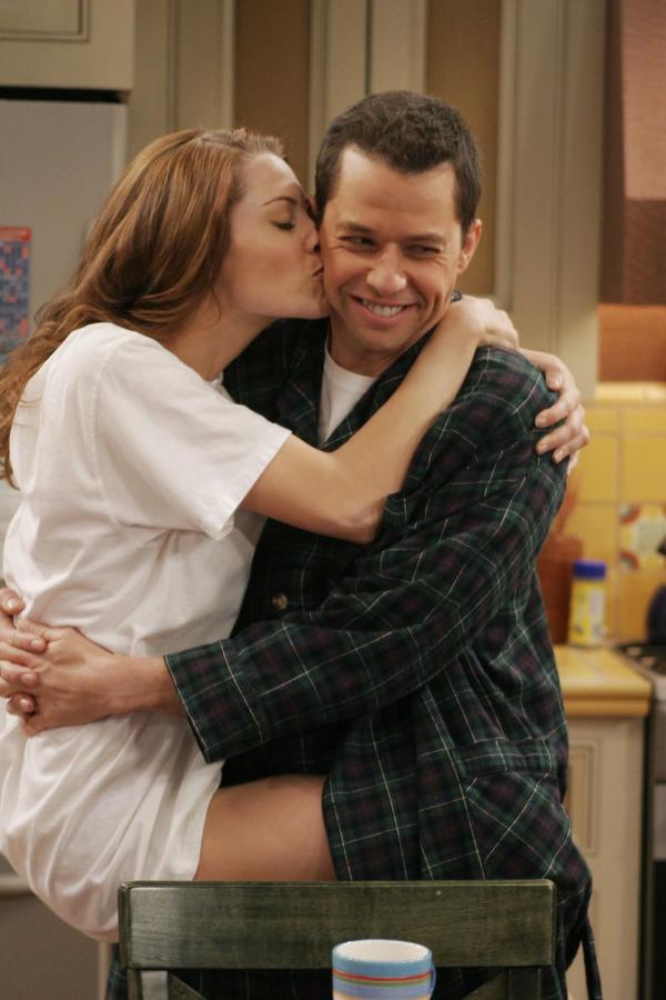 Bild 1 von 15: Amüsieren sich prächtig: Kandi (April Bowlby, l.) und Alan (Jon Cryer, r.) ...