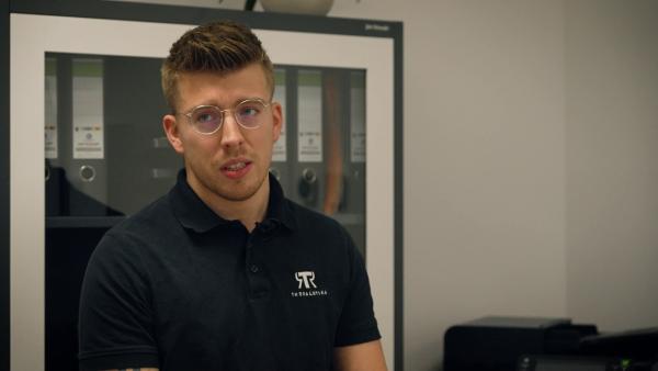 Bild 1 von 4: Ruben Khestel, selbständiger Physiotherapeut mit eigener Praxis in Heidelberg.