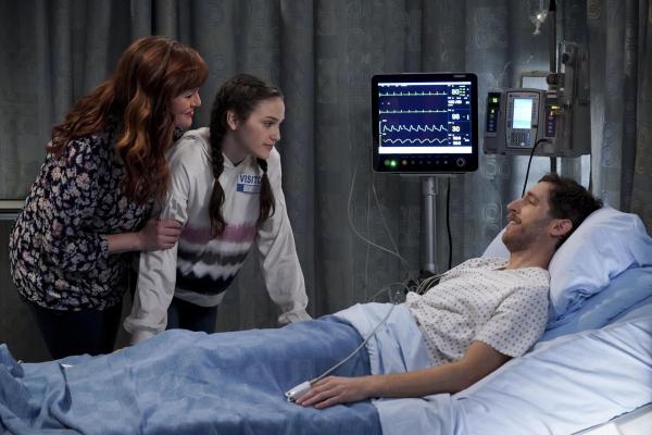 Bild 1 von 15: (v.l.n.r.) Julia (Sara Rue); Maddie (Izzy G); Drew Dunbar (Thomas Middleditch)