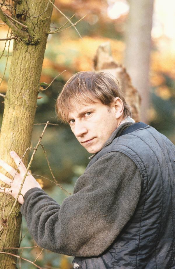 Bild 1 von 6: Was hat der Tierpräparator Dave Hedges (Jonie Broom) auf seinen nächtlichen Streifzügen beobachtet?