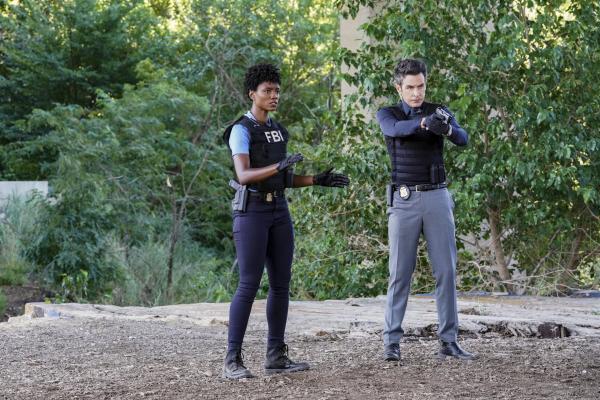Bild 1 von 7: Special Agent Tiffany Wallace (Katherine Renee Kane, l.); Special Agent Stuart Scola (John Boyd, r.)