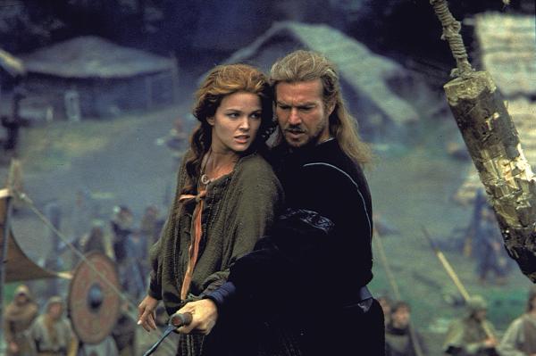 Bild 1 von 23: Gemeinsam mit dem Drachen Draco wollen Ritter Bowen (Dennis Quaid, r.) und Rebellentochter Kara (Dina Meyer, l.) den König stürzen und seine Gewaltherrschaft beenden.