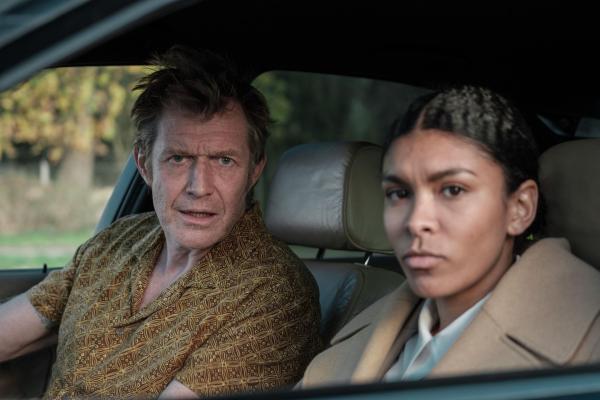 Bild 1 von 9: Brooks (Jason Flemyng, l.); Thompson (Thalissa Teixeira , r.)