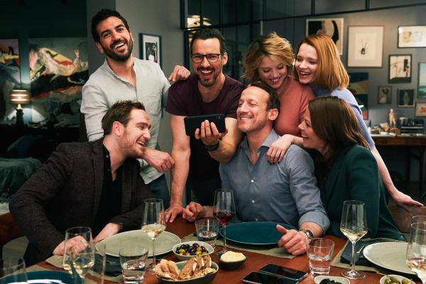 Bild 1 von 12: (v.l.n.r.) Simon (Frederick Lau); Leo (Elyas M'Barek); Pepe (Florian David Fitz); Rocco (Wotan Wilke Möhring); Bianca (Jella Haase); Carlotta (Karoline Herfurth); Eva (Jessica Schwarz)