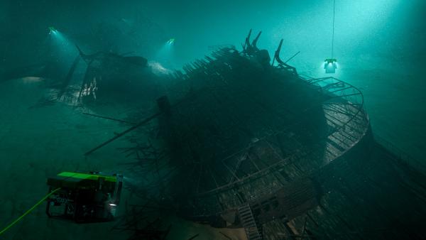 Bild 1 von 3: Das Wrack ist heute größtenteils zerstört durch Sprengungen, die plündernde Taucher nach Kriegsende durchgeführt haben.