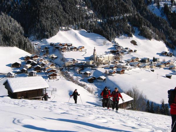 Bild 1 von 5: Im Bild: Blick auf den Wallfahrstort Maria Luggau.